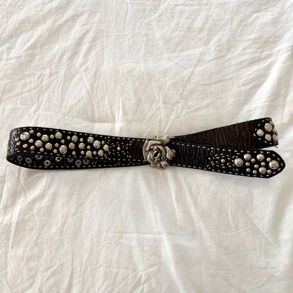 Betsy Johnson Metal Rose Studded Belt - Picture 2 of 7